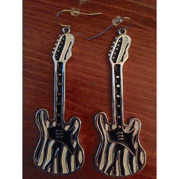 METAL GUITAR EARRINGS