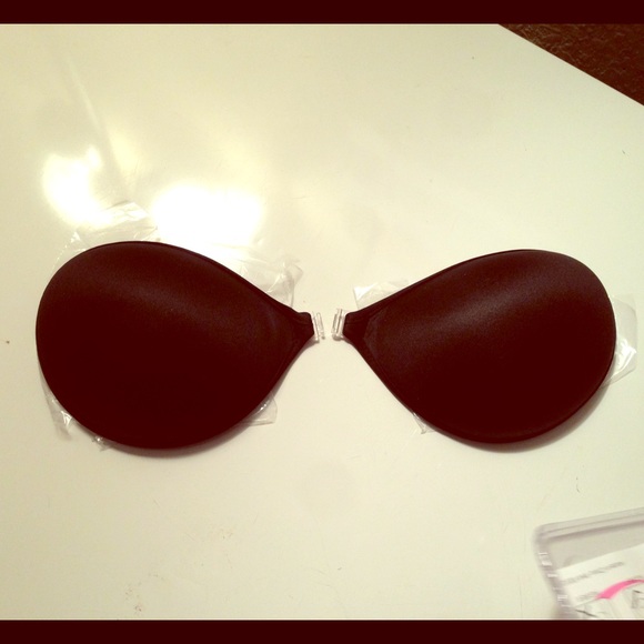 Black B backless adhesive cups