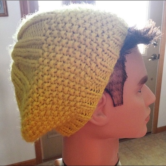 SOLD American Eagle Yellow Slouchy Beret/Beanie - Picture 1 of 3
