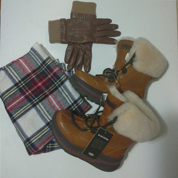 UGG Tinsley Genuine Sheepskin Boot