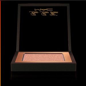 LIMITED EDITION Summer Opal iridescent  Powder 😍