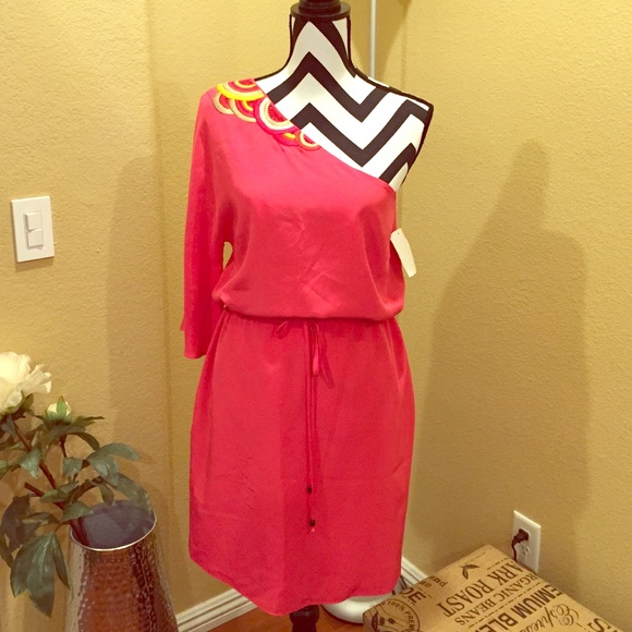 🌸 Trina Turk hot pink off shoulder dress