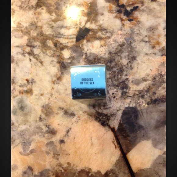 Brand-new mac goddess of the sea lipstick - Picture 2 of 2