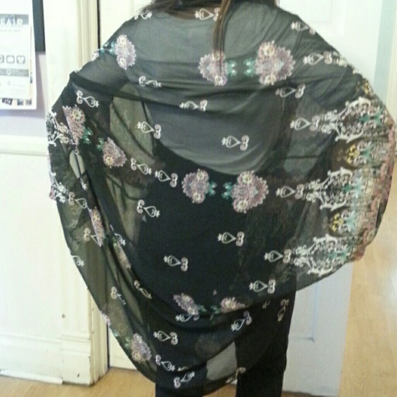 Black and floral kimono - Picture 2 of 4