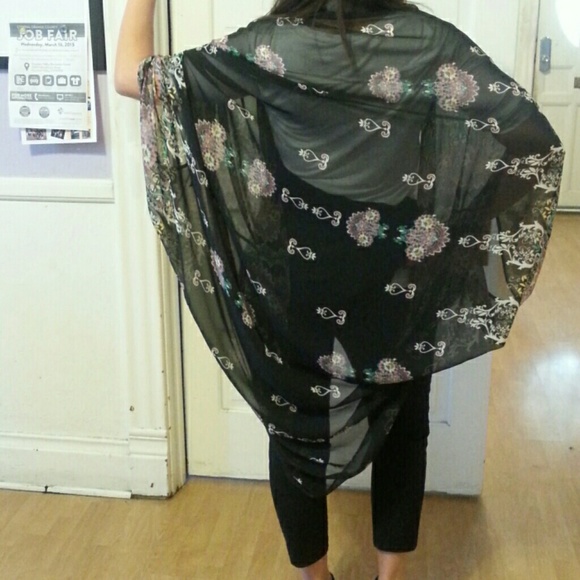 Black and floral kimono - Picture 3 of 4