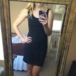 Black sleeveless dress