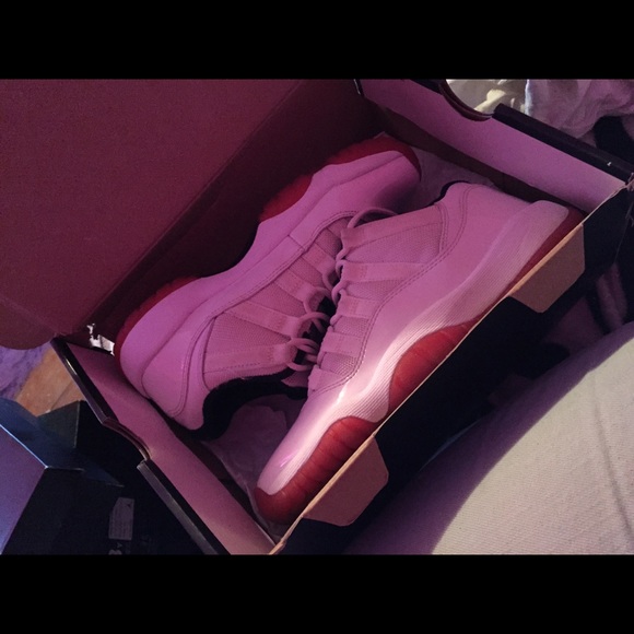 Size 4y cherry low 11s