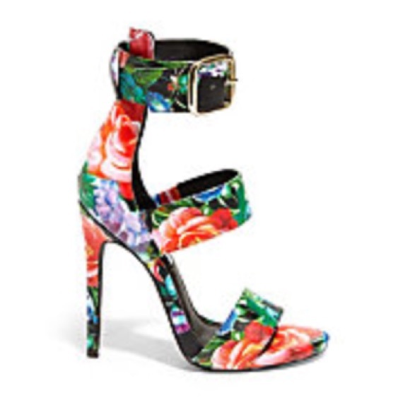 NIB Steve Madden Mysterii heel: Floral