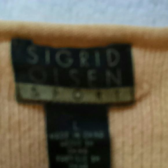 Sweater - Picture 2 of 4