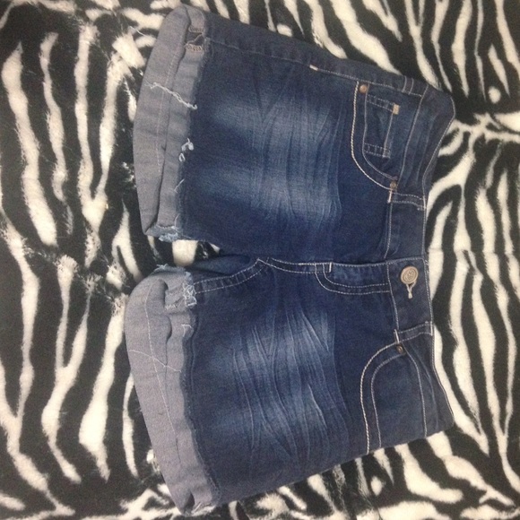 Mid thigh denim shorts
