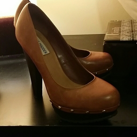 Steve Madden Cognac Platform Pump