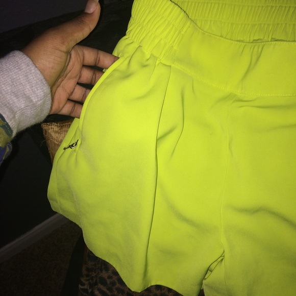 High waisted shorts - Picture 2 of 3