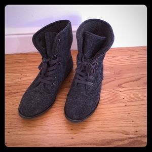 Blowfish grey faux fur lined booties. Size 7.5