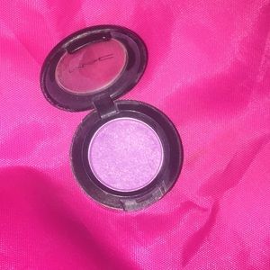 Mac eyeshadow in CREME DE VIOLET