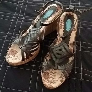 *PRICE REDUCED* Cute Spring and Summer Sandals!