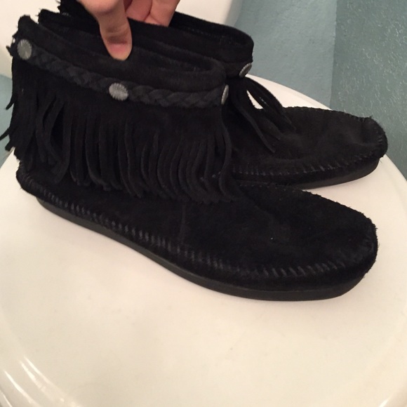 bundled 💓 Short Black MInnetonkas - Picture 1 of 4