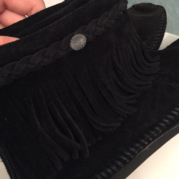 bundled 💓 Short Black MInnetonkas - Picture 3 of 4