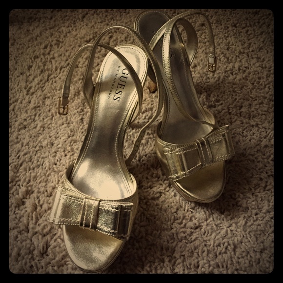 Guess high heels in GOLD