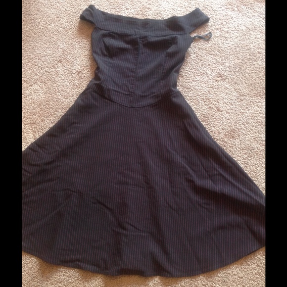 SOLD!! Skater dress. 1950s Vintage dress. Midi