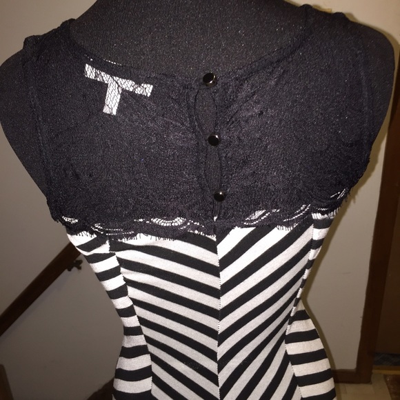 Black and White Maxi Dress - Picture 3 of 3