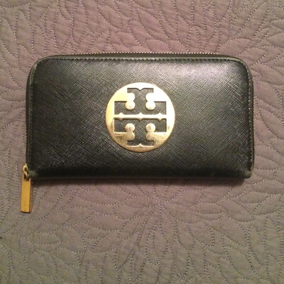 Sold 🎉 Tory Burch Black Zip Wallet
