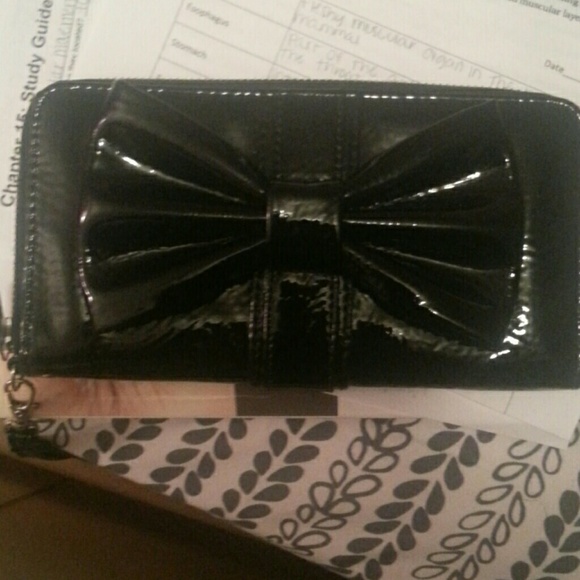 Wallet with bow
