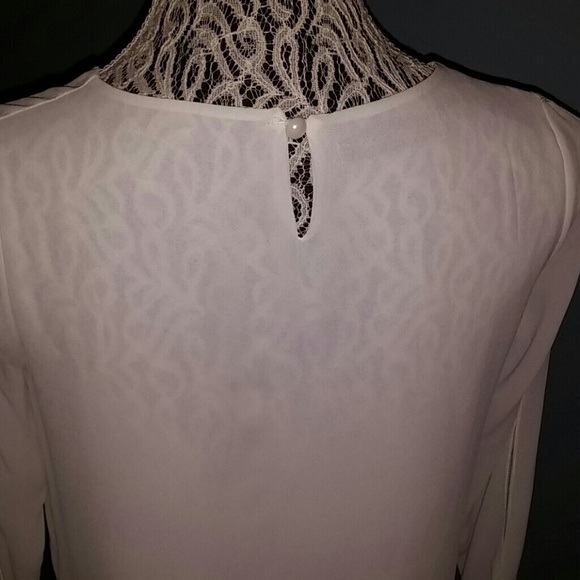 Beautiful white blouse - Picture 2 of 4