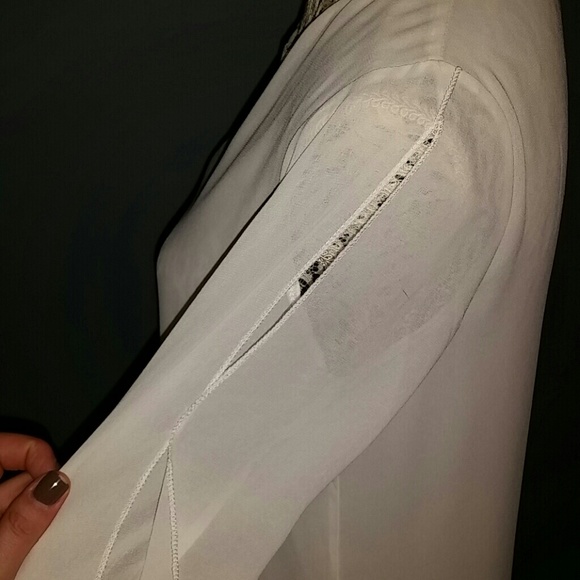 Beautiful white blouse - Picture 3 of 4