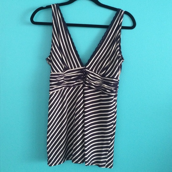 7⃣0⃣% OFF❗️Deep V-neck top