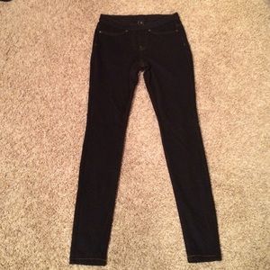 Black size small Jean leggings.