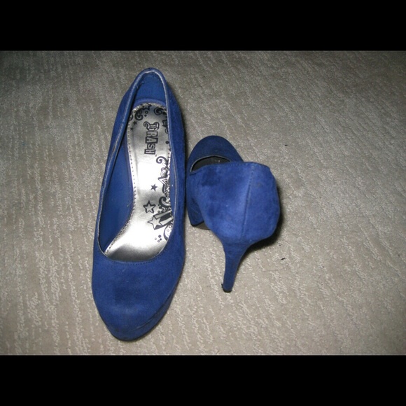 Suede blue, closed toe pumps - Picture 2 of 2