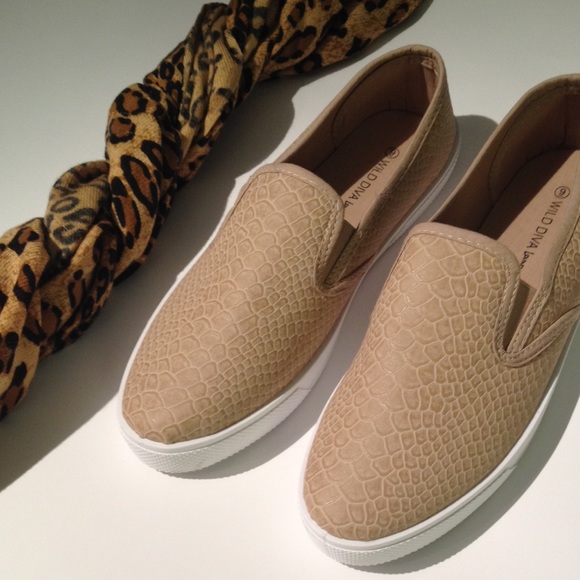 Wild Diva Shoes - NIB Beige Snake Print Slip On Shoe