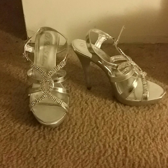 *MAKE AN OFFER* Silver Prom/Classy Shoes!