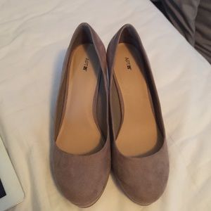Taupe wedges