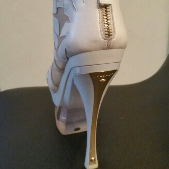 White and gold Versace heels - Picture 2 of 3
