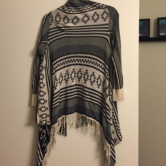 Tribal sweater - Picture 2 of 2