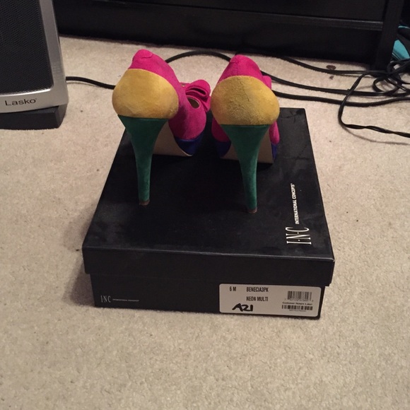 Colorblock pumps - Picture 3 of 3
