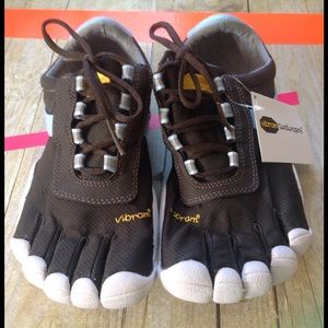 Speed XC Vibram womens size 38 black/white sz6.5-7