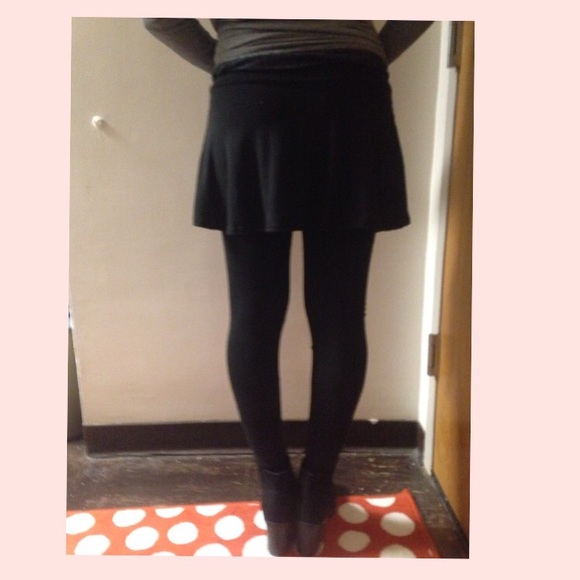 Flouncing Elastic Black Skirt Legging - Picture 4 of 4