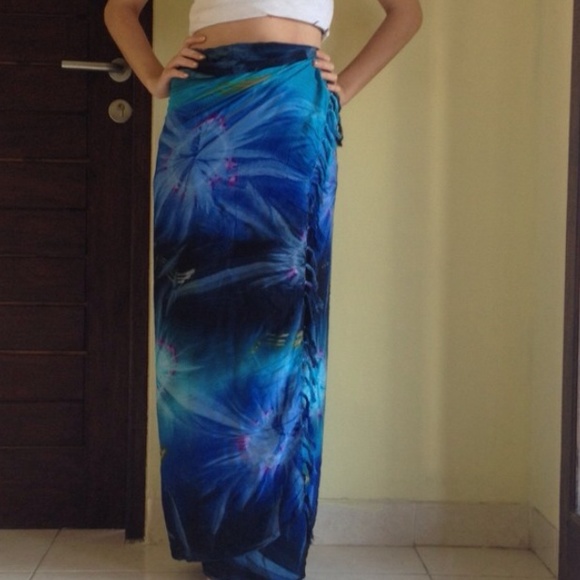 SOLD! Gorgeous galaxy sarong in deep ocean blue - Picture 2 of 2
