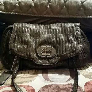 Guess purse slightly used..still in good condition
