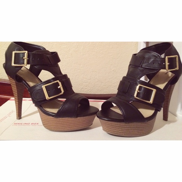 Black Strappy Heels 💕