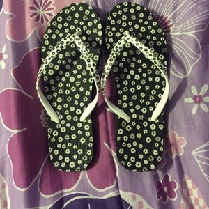 Cute summer flip flops🌻