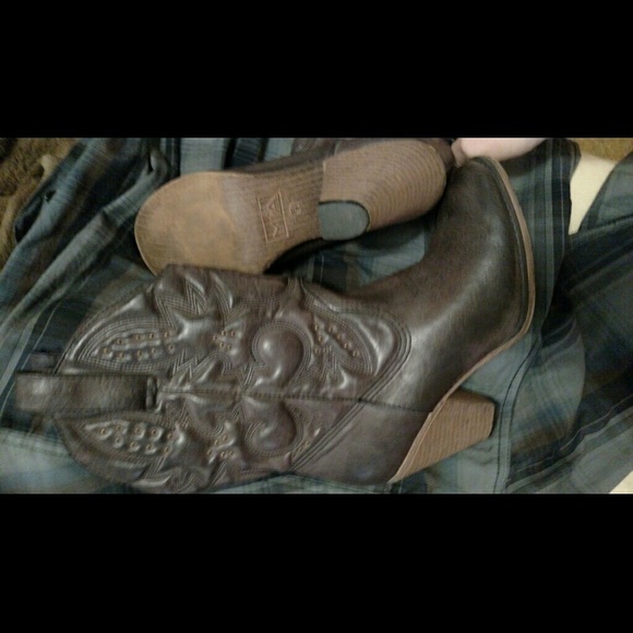 MIA cowgirl boots (SOLD)