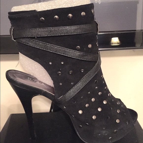 nYLa peep toe sandal NWOT