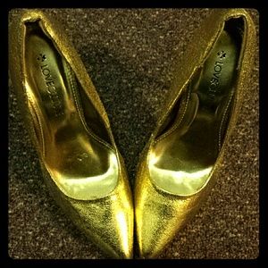 Gold pumps