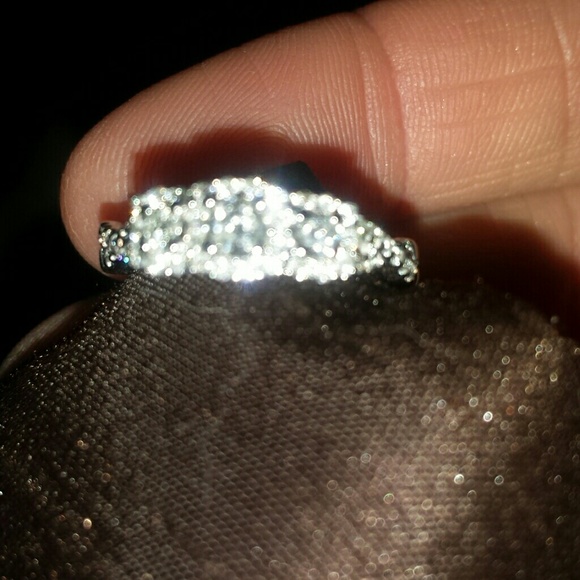Engagement ring - Picture 1 of 3