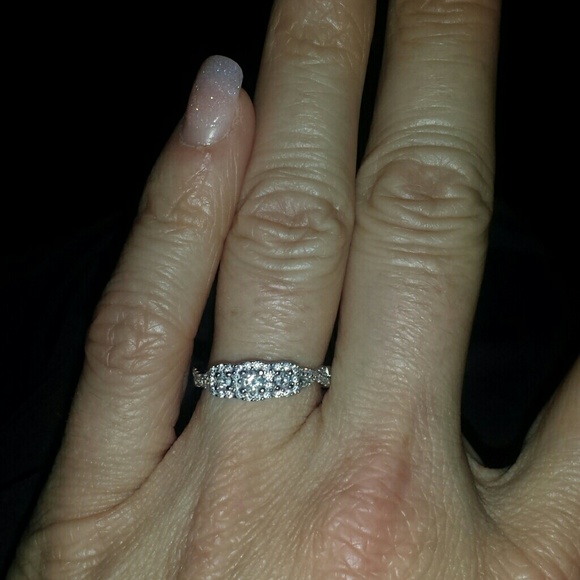 Engagement ring - Picture 2 of 3
