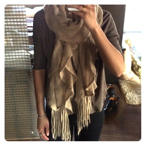 Ruffle scarf