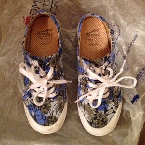 Dansko tenny style clogs